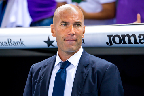 Zinedine Zidane: el mejor tecnico del mundo Este ex jugador de fútbol sabe llevar el pelo rapado como ninguno. 