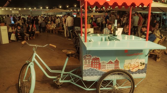 La feria se lleno de color y propuestas divertidas. 